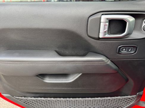 Used 2022 Jeep Wrangler Unlimited Rubicon w/ Trailer Tow Package image 14