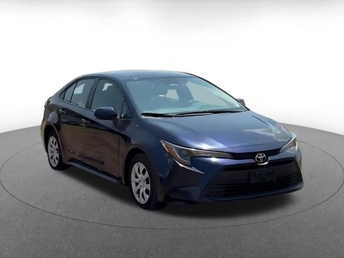 Used 2025 Toyota Corolla LE FWD image 3
