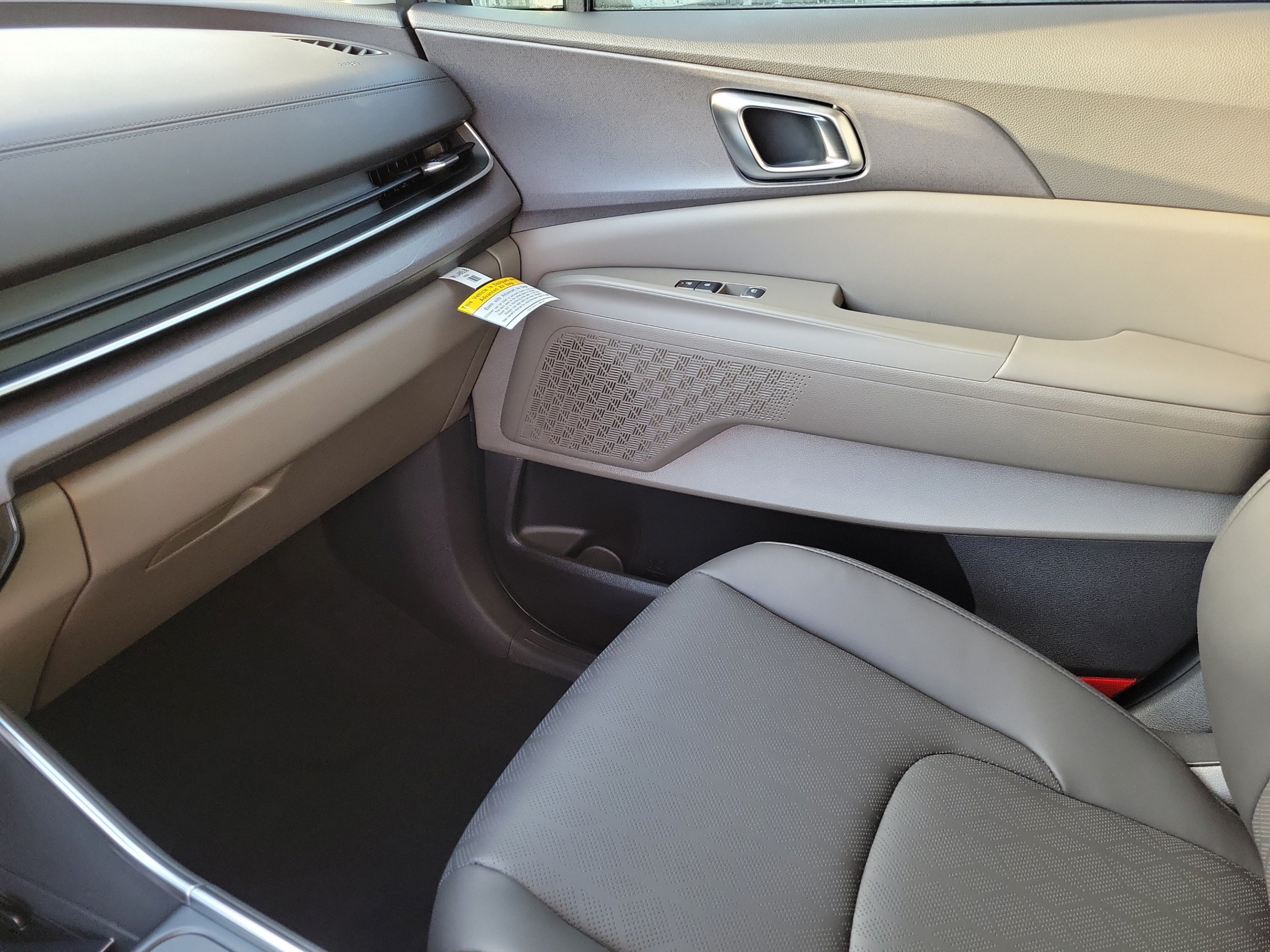 New 2027 Kia Carnival EX FWD image 21
