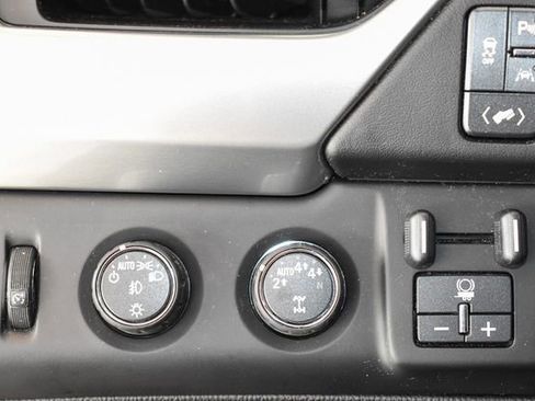 Used 2018 Chevrolet Tahoe LT w/ Luxury Package AWD/4WD image 36
