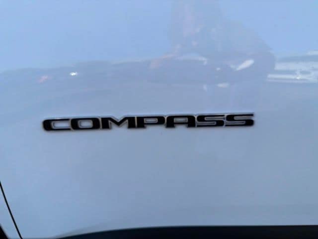 Used 2025 Jeep Compass Limited AWD/4WD image 11