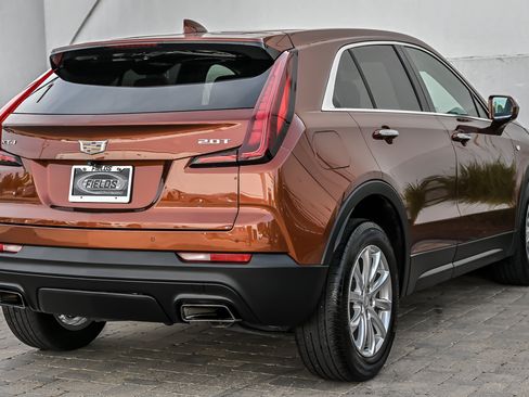 Used 2019 Cadillac XT4 Luxury w/ Cold Weather Package FWD image 13