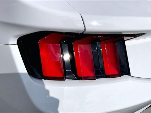 Used 2025 Ford Mustang Coupe RWD image 28