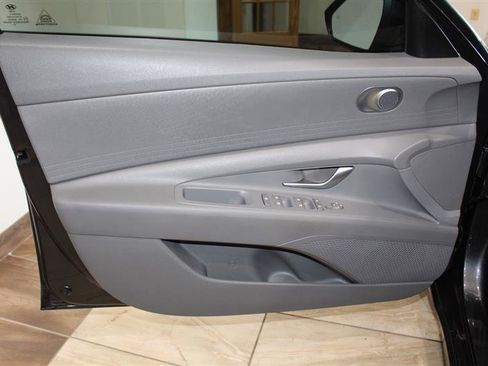 Used 2021 Hyundai Elantra SEL FWD image 29