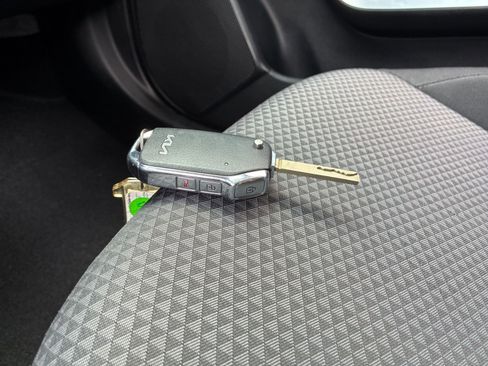 Used 2025 Kia Soul LX w/ LX Technology Package image 21