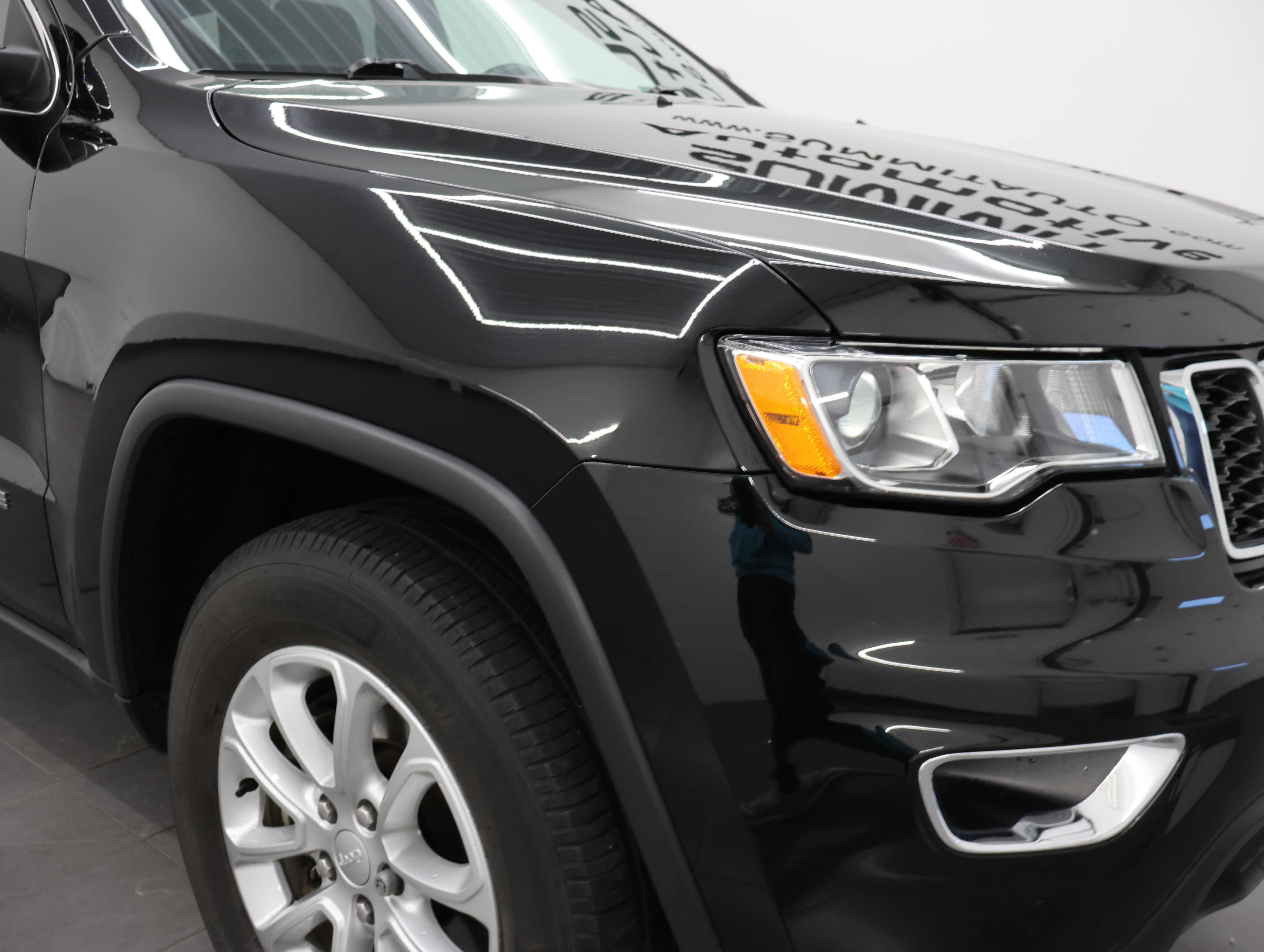 Used 2021 Jeep Grand Cherokee Laredo AWD/4WD image 23