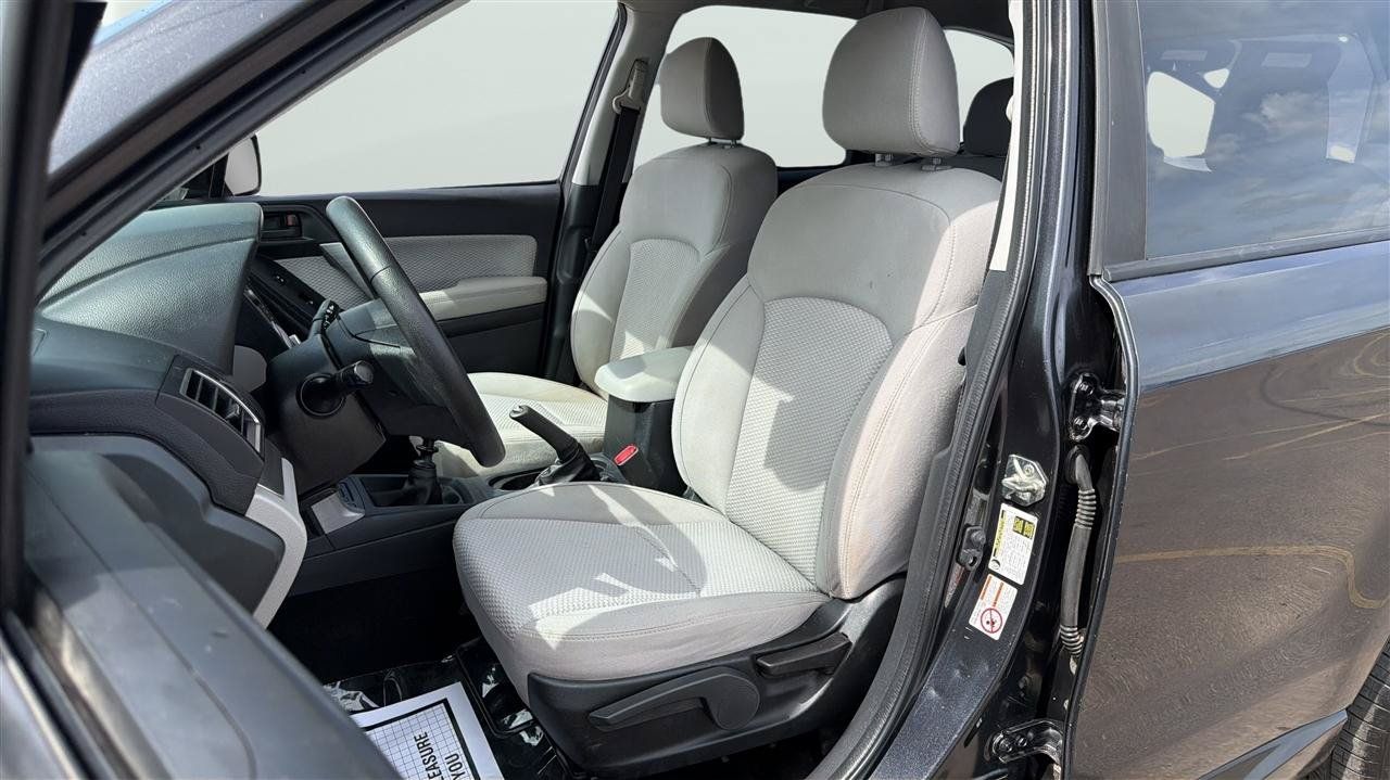 Used 2017 Subaru Forester 2.5i AWD/4WD image 12