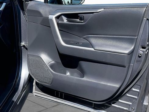 Used 2019 Toyota RAV4 LE w/ Carpet Mat Package FWD image 22