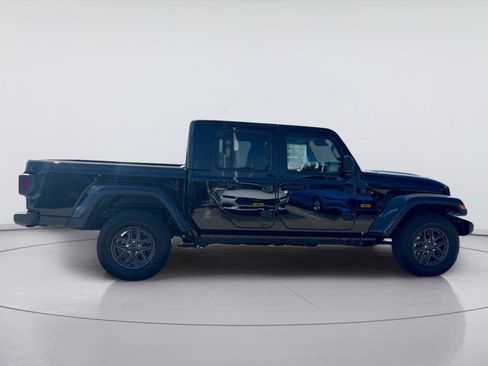 Used 2025 Jeep Gladiator Sport AWD/4WD image 2