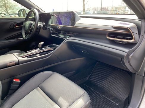 Used 2025 Toyota Crown Platinum image 41