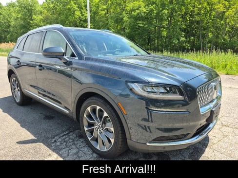 Used 2022 Lincoln Nautilus Reserve AWD/4WD image 2