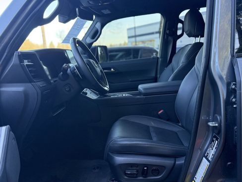Used 2024 Lexus GX 550 image 25