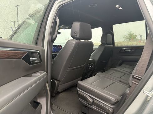 Used 2025 Chevrolet Tahoe LT RWD image 16
