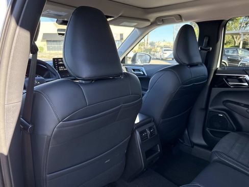 New 2026 Mitsubishi Outlander AWD image 12