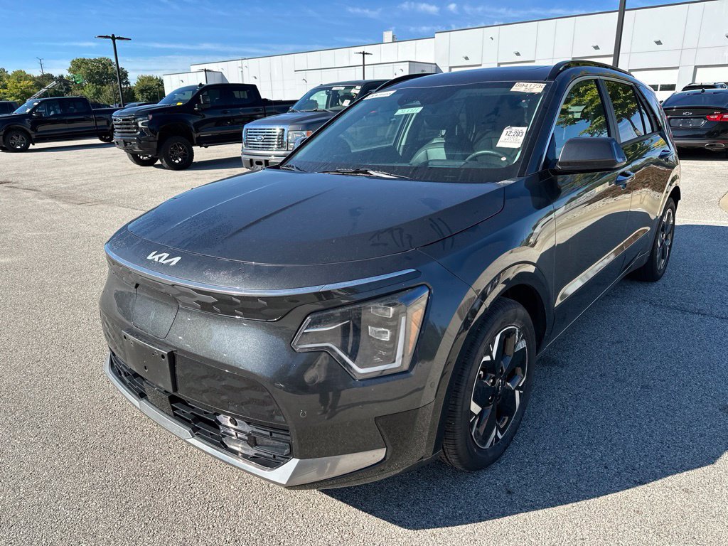 Used 2023 Kia Niro Wave w/ Wave Preserve Package FWD image 2