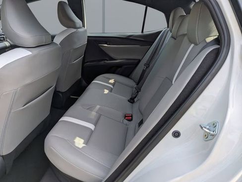 Used 2025 Toyota Camry SE image 39