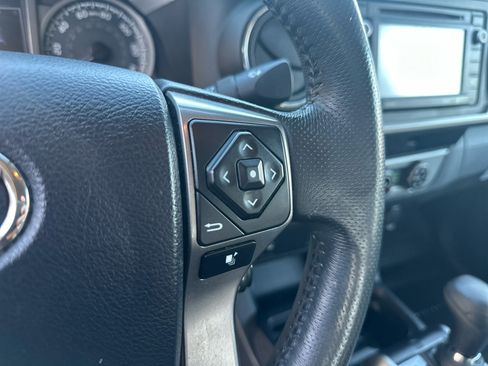 Used 2017 Toyota Tacoma SR5 image 30