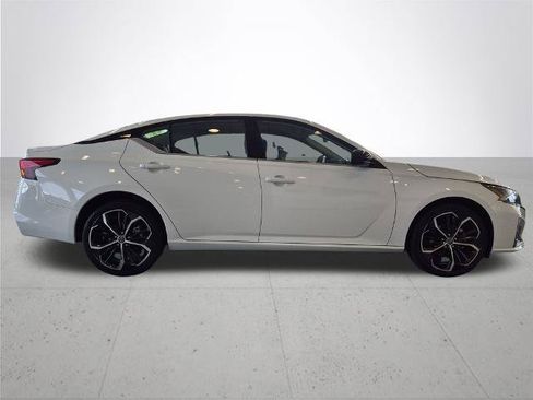 Certified 2025 Nissan Altima 2.5 SR AWD/4WD image 7