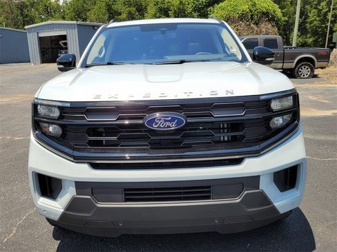 New 2025 Ford Expedition Active image 2