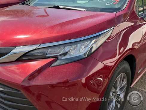 Used 2021 Toyota Sienna XLE w/ XLE Plus Package FWD image 12