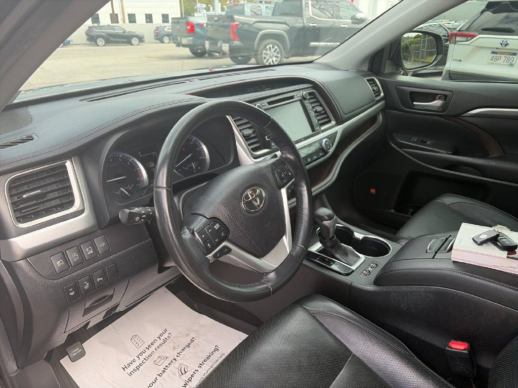 Used 2019 Toyota Highlander Limited Platinum AWD/4WD image 11
