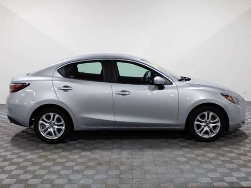Used 2017 Toyota Yaris iA FWD image 7