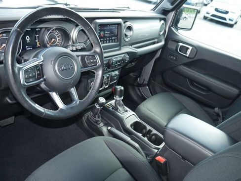 Used 2018 Jeep Wrangler Unlimited Sahara w/ Cold Weather Group AWD/4WD image 14
