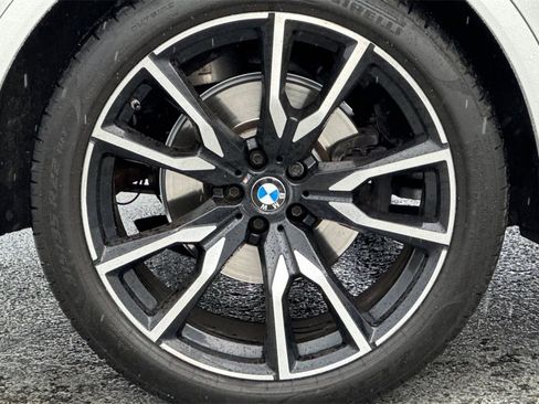 Used 2022 BMW X7 xDrive40i w/ M Sport Package image 26