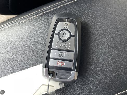 Used 2022 Ford Escape SEL image 18