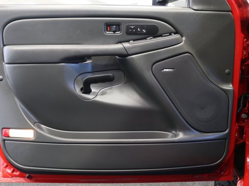 Used 2006 Chevrolet Silverado 2500 LT w/ Heavy-Duty Power Package image 64