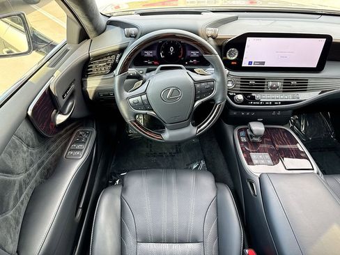 Used 2024 Lexus LS 500 AWD w/ Luxury Package image 13