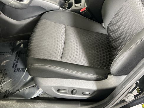 Used 2019 Nissan Rogue SV image 18