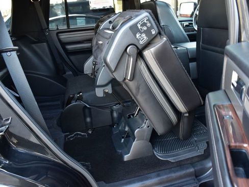 Used 2015 Ford Expedition Platinum image 28