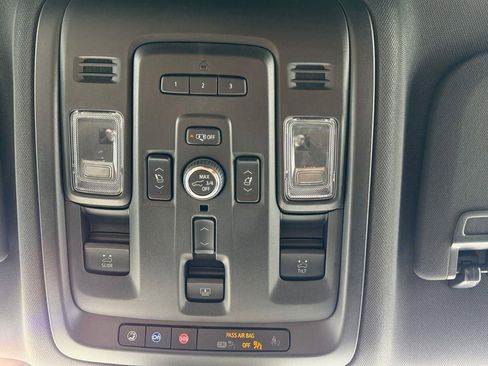 Used 2023 Chevrolet Suburban Premier image 21