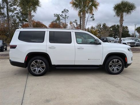 Used 2024 Jeep Wagoneer Series II w/ Flexible Seating Group image 3