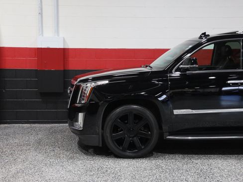 Used 2016 Cadillac Escalade ESV Luxury image 22