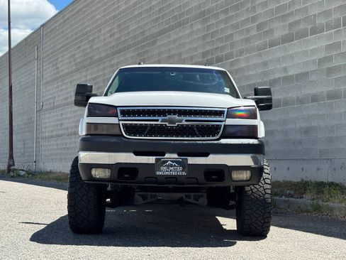 Used 2005 Chevrolet Silverado 2500 LT w/ Heavy-Duty Power Package AWD/4WD image 2