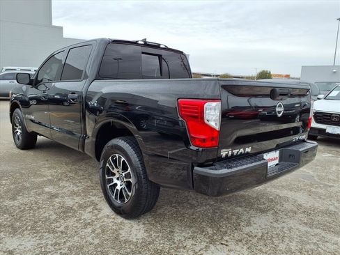 Used 2023 Nissan Titan SV image 3