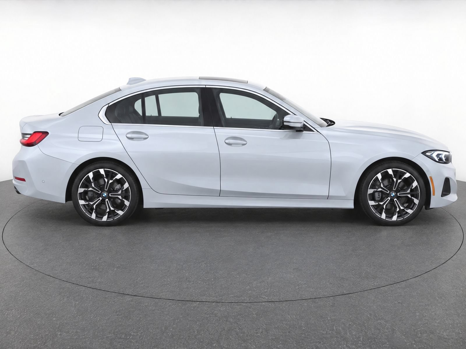 Certified 2025 BMW 330i Sedan RWD image 4