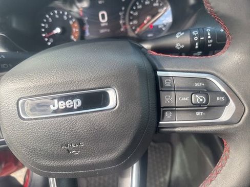 Used 2025 Jeep Compass Trailhawk AWD/4WD image 15