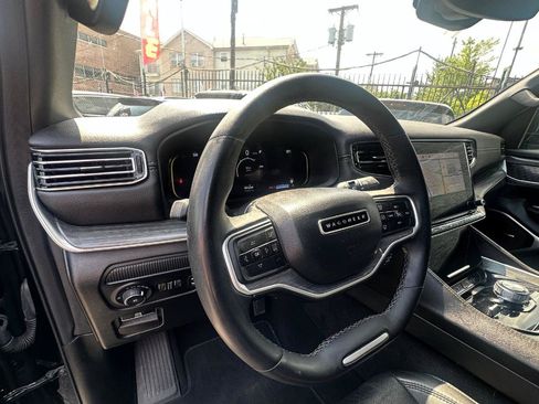 Used 2023 Jeep Wagoneer L Series II w/ Premium Group I AWD/4WD image 8