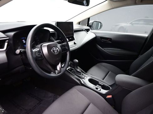 Used 2025 Toyota Corolla LE FWD image 8