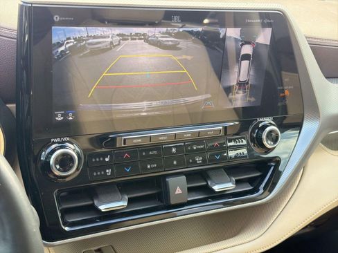 Used 2022 Toyota Highlander Platinum image 26