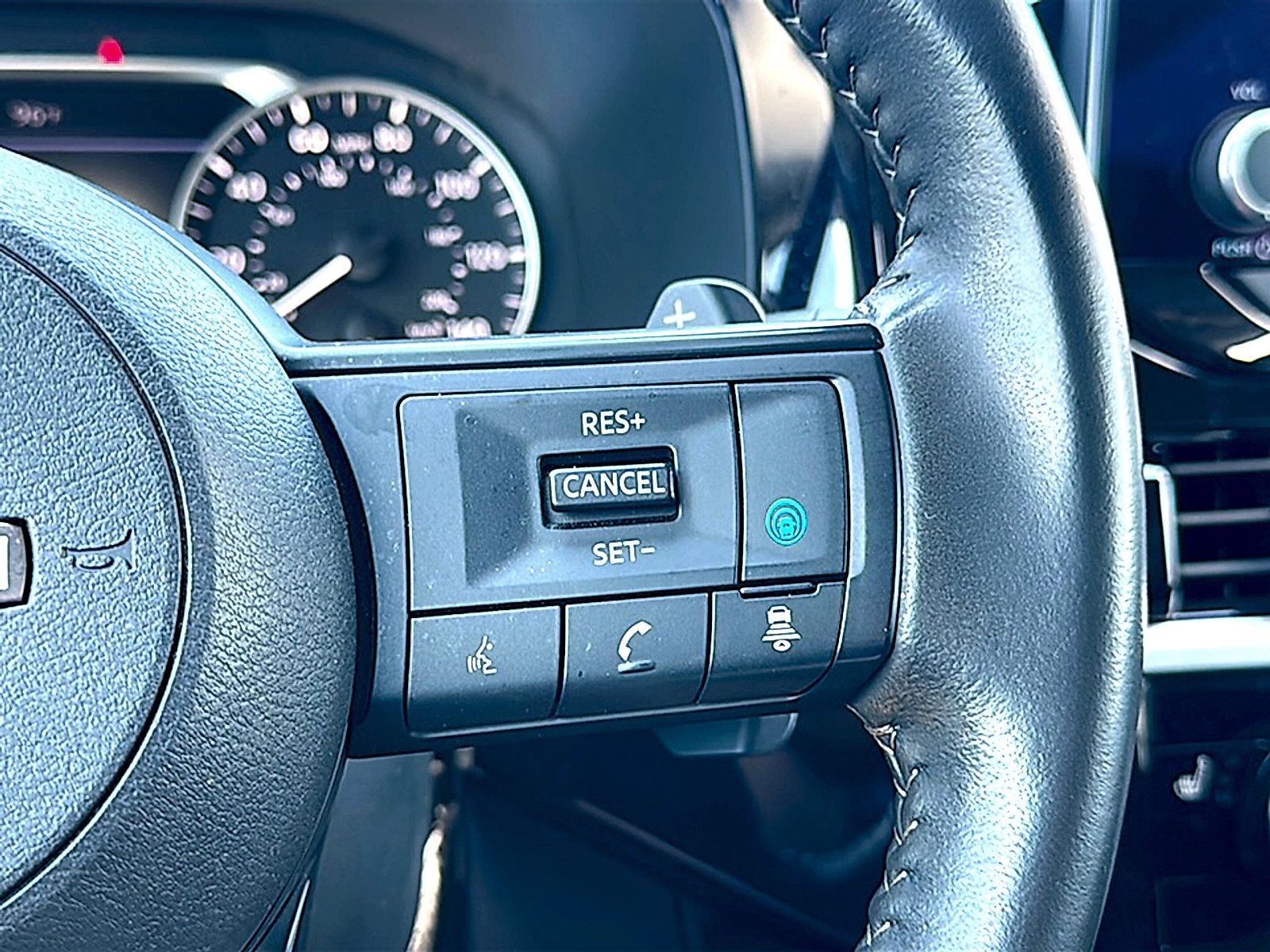 Used 2024 Nissan Pathfinder SV FWD image 30