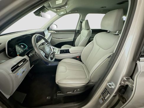 Used 2025 Hyundai Palisade SEL FWD image 13