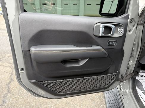 Used 2022 Jeep Wrangler Unlimited Sahara image 11