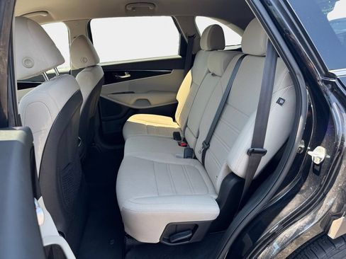 Used 2019 Kia Sorento FWD image 20