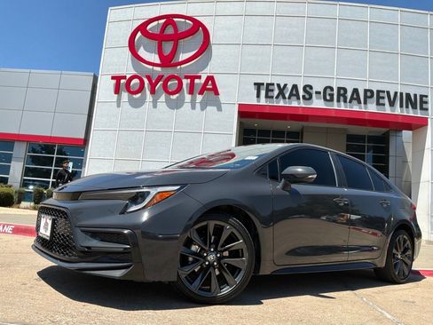 Used 2024 Toyota Corolla SE FWD image 2