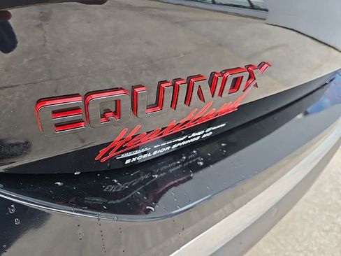 Used 2023 Chevrolet Equinox Premier FWD image 19