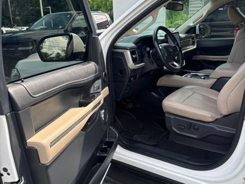 Used 2024 Ford Expedition XLT AWD/4WD image 14